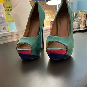 Peep toe teal pumps